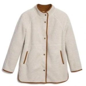 Old Navy Sherpa Jacket in Cream (Small)